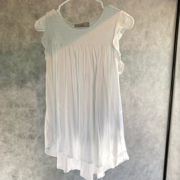 Ann Taylor LOFT Shirred Smocked Flutter Sleeve White Swing Top Womens Medium - Picture 5 of 16
